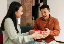 5 Rekomendasi Kado untuk Suami yang Suka Tampil Modis dan Profesional