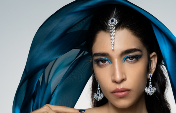 Tampil Elegan dan Classy: Tips Padu Padan Gaun Malam dengan Blue Sapphire Ring
